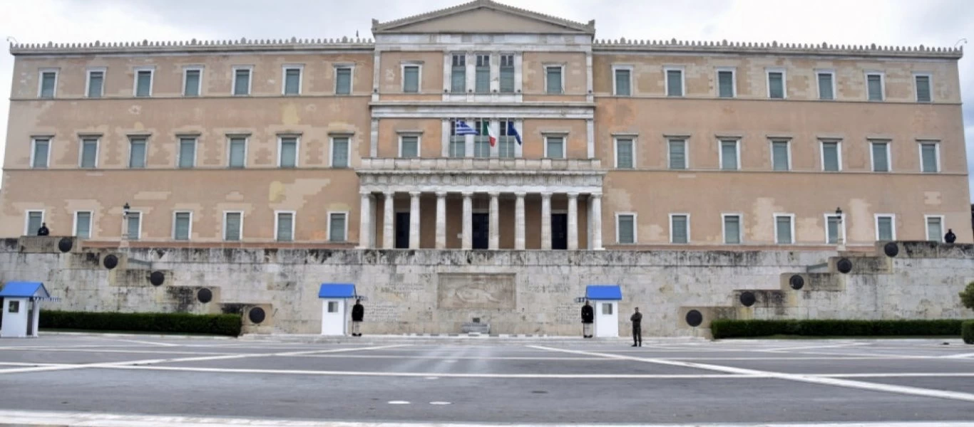 Σε μαύρα και κόκκινα χρώματα «ντύνεται» η Βουλή των Ελλήνων στις 19 Μαΐου